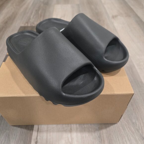 HQ 6448 Size Men\'s US6/8/9  Adidas Yeezy Slide Onyx HQ6448 - Brand New